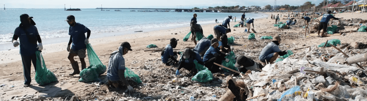 Волонтеры спасают Бали, где ежегодно образуется 1,6 млн тонн отходов 
