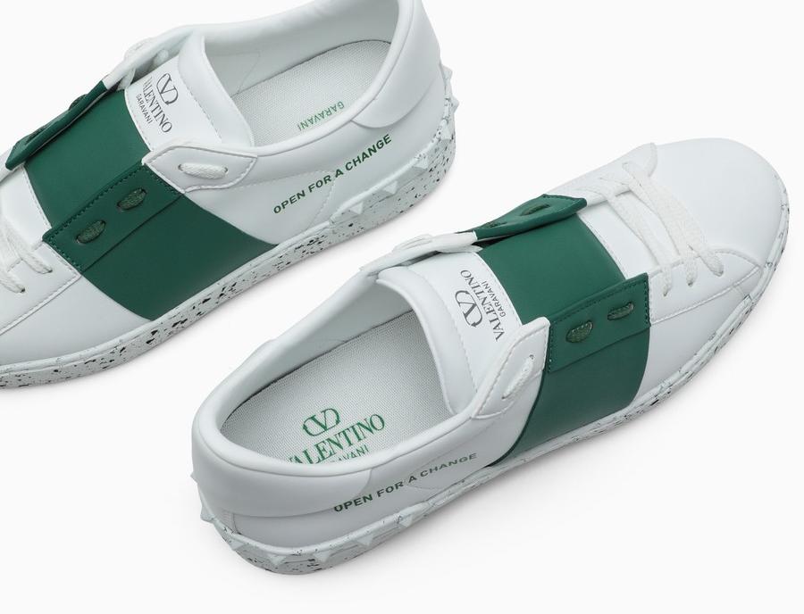 Valentino выпустил кроссовки из переработанных материалов
