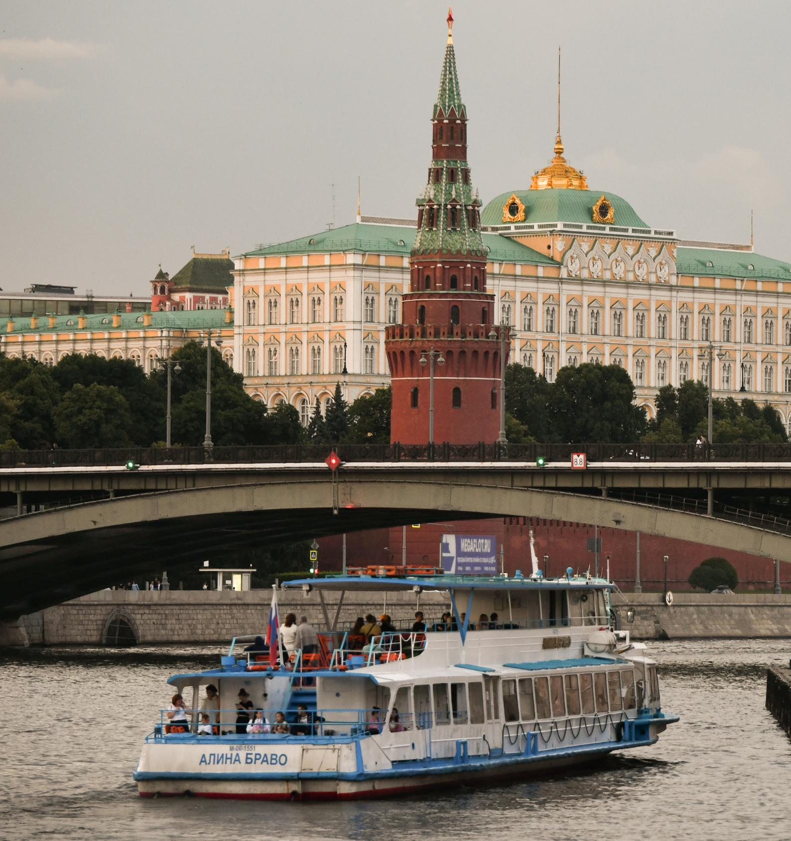 Москву-реку очистят от затонувших и незаконно находящихся в акватории судов 