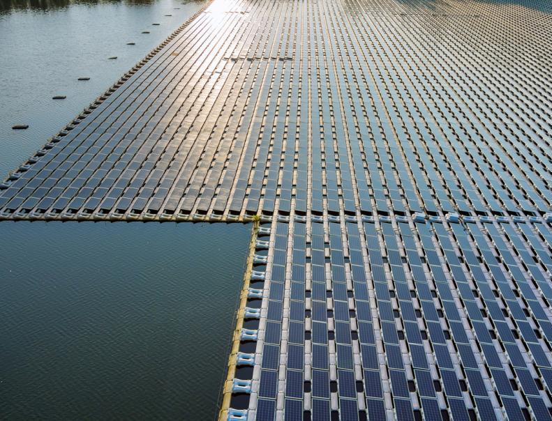 Плавучую солнечную электростанцию запустили в Германии