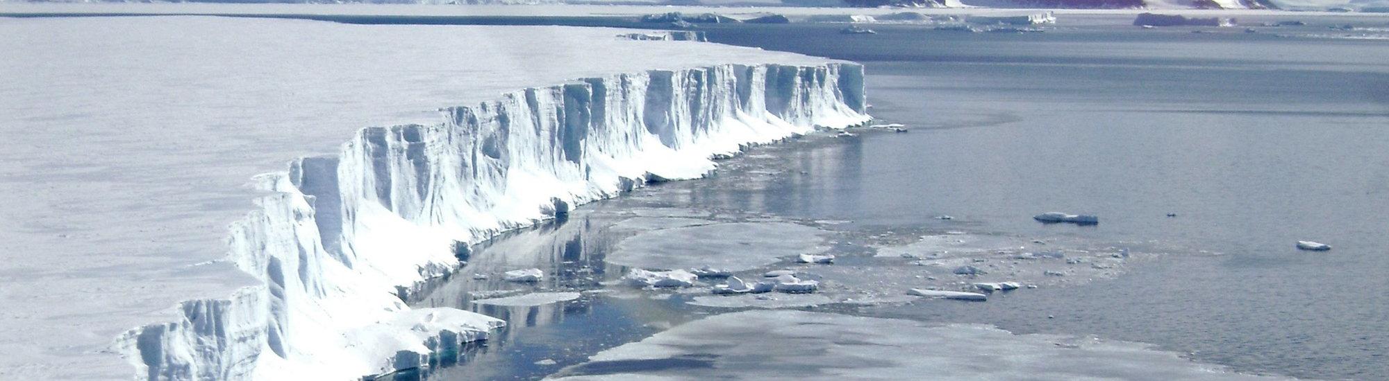Летом 2023 года площадь льда в Антарктике была минимальной за 45 лет 