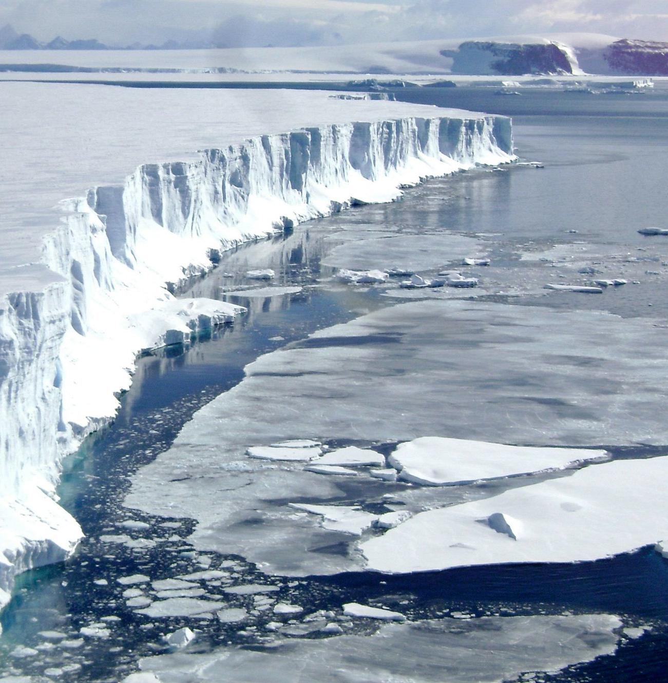Летом 2023 года площадь льда в Антарктике была минимальной за 45 лет 