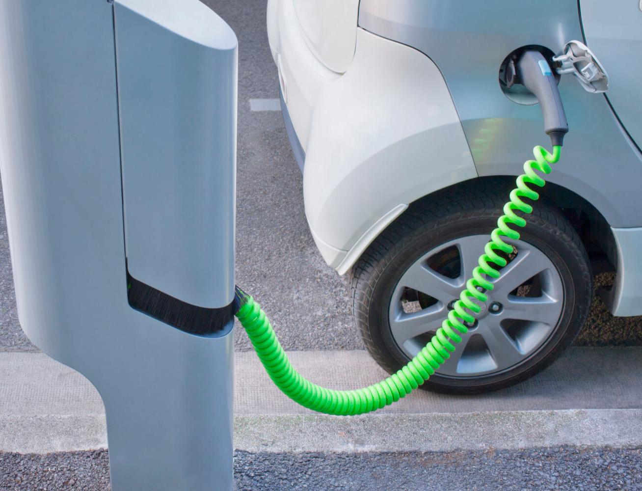 Правительство хочет обязать города устанавливать зарядки для электромобилей 