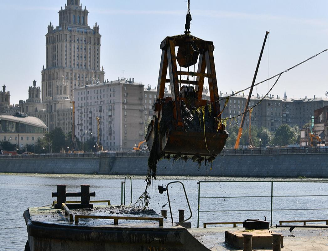 С начала навигации коммунальный флот собрал порядка 150 тонн мусора с водной акватории Москвы 