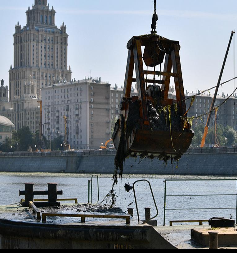 С начала навигации коммунальный флот собрал порядка 150 тонн мусора с водной акватории Москвы 