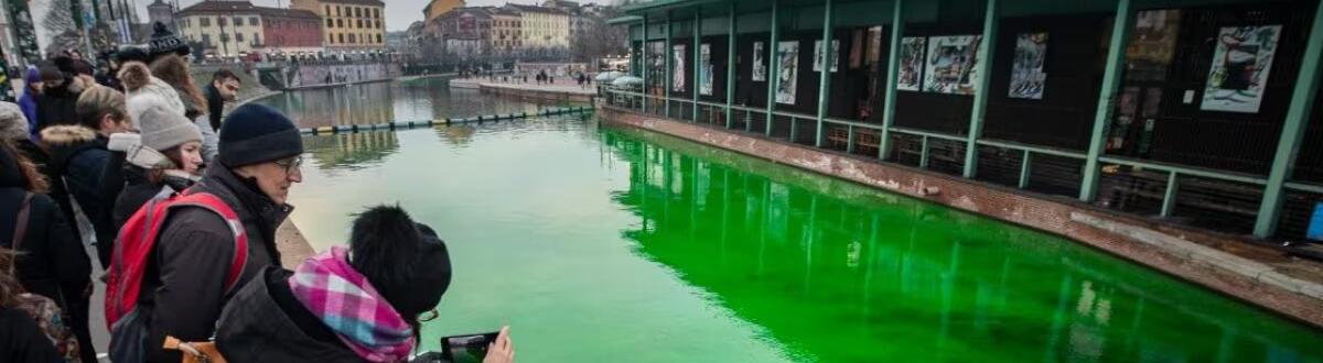 В Италии экоактивисты окрасили воды Венеции в зеленый цвет 