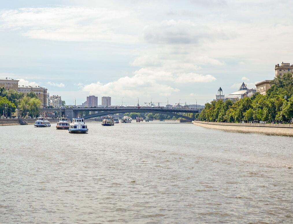 Акватории причалов Москвы-реки очистят от мусора и металлолома