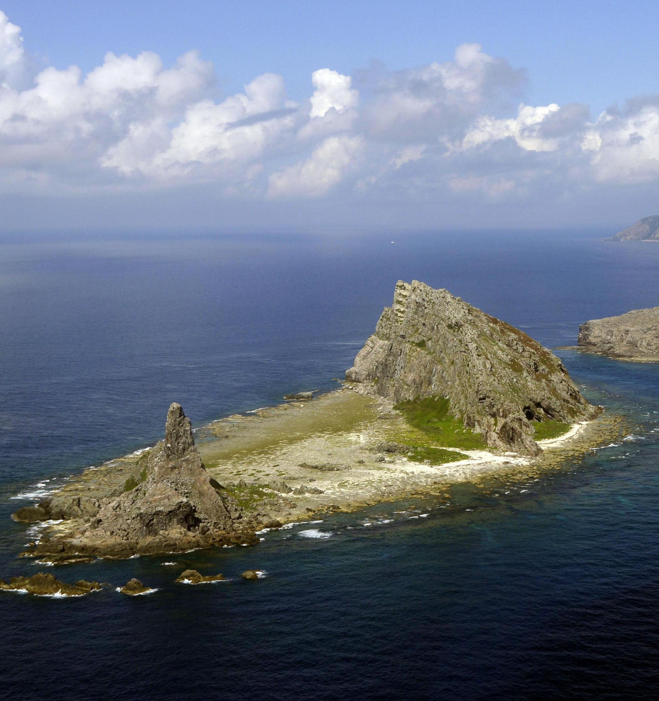 Вокруг японских островов Сенкаку растет количество мусора 