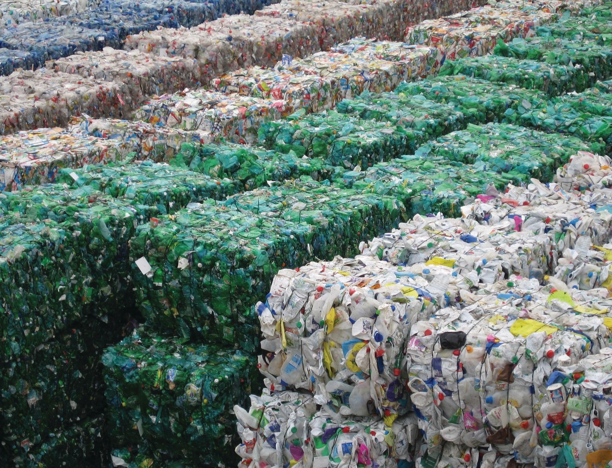 10 удивительных вещей из переработанного мусора