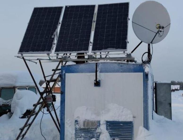 Работающий от ветра и солнца спутниковый таксофон появился в отдаленном селе Ямала